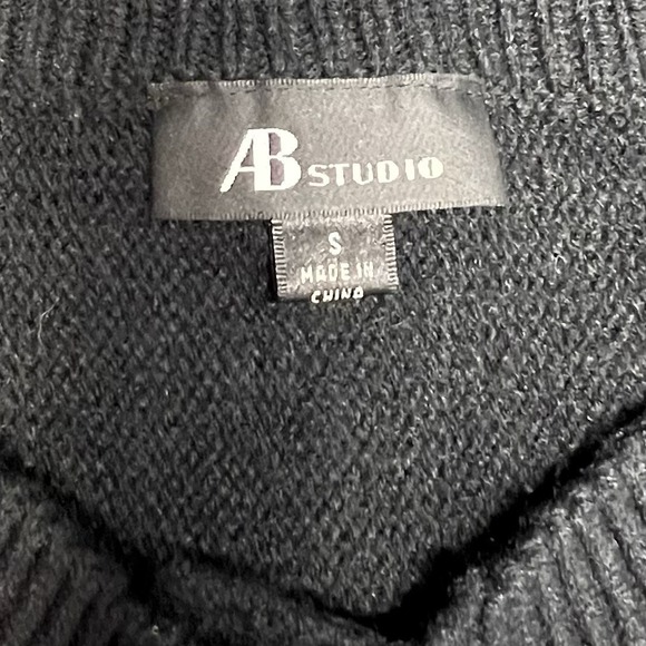 AB Studio Womens S Black Button Front Knit Cardigan Sweater Cropped 3/4 Sleeve - Picture 3 of 5